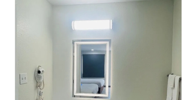 Четырёхместный номер Standard Hallmark Inn & Suites Newly Renovated Rooms San Antonio Northeast