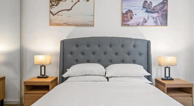 Cosy 1-bed With Balcony in Trendy St Kilda, Book Apartment Melbourne 