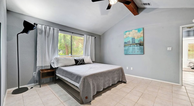 Modern 3BR Home in Vibrant Austin Pool, Забронировать Дом для отпуска Остин Greater Austin