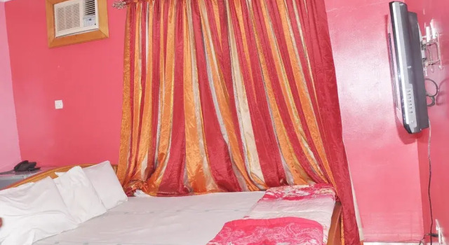 Hotel 100% and Suites, Réserver Hôtel Ikeja 