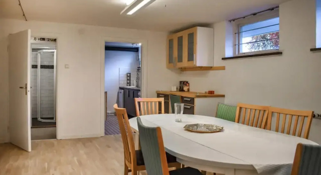 Nice Apartment in Ystad With 1 Bedrooms, Rezerwuj Apartament Hotele w Lagos z parkingiem, Parking