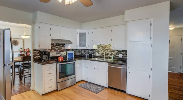 Коттедж с 4 комнатами 4BD Palmer Park Trails & Space