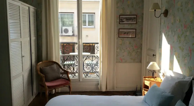 Chambres d'Hôtes Quartier Champs Elysées, Забронировать Отель Отели Парижа с парковкой, рядом с Свято-Троицкий собор и Русский православный духовно-культурный центр, Парковка