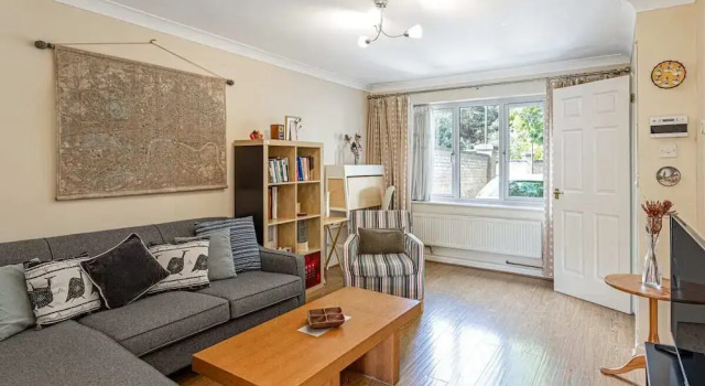 Beautiful 3 Bed House W Patio 10 Mins to Excel, Забронировать Отель Отели Англии 3 звезды, 3*