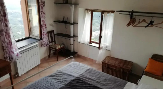 CASA LORENZO SULLE COLLINE DI LEVANTO e VICINO ALLE CINQUETERRE LT-0620