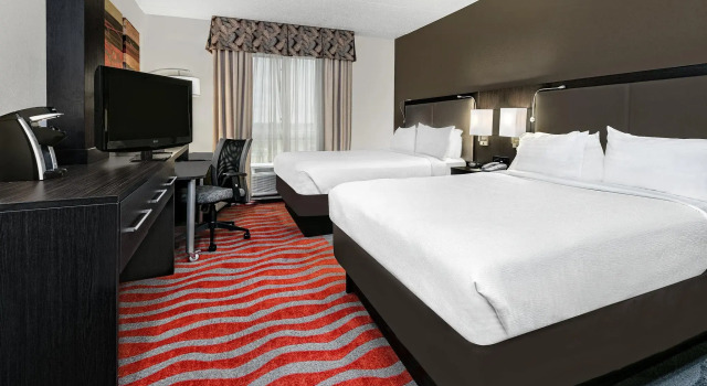 Четырёхместный номер Standard Holiday Inn & Suites College Station-Aggieland by IHG