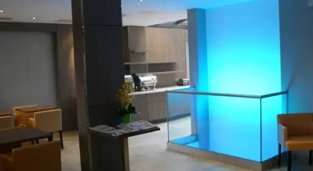 Kyriad Paris Ouest Puteaux La Defense, Забронировать Отель Пюто Дефанс