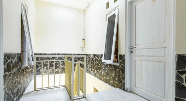 Kost Griya Hotasi by Reddoorz, Boek Hotel Solo. Central Java