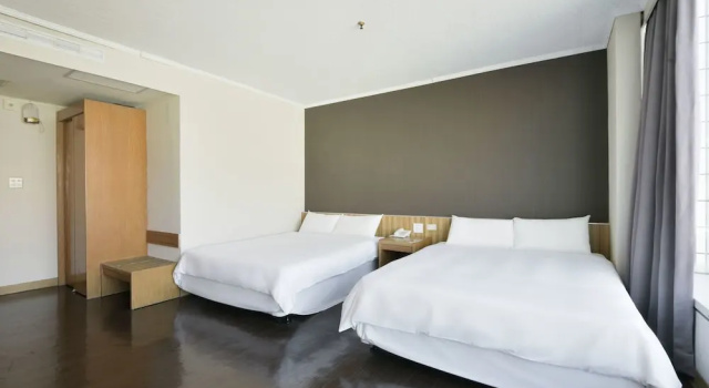 Четырёхместный номер Superior c 1 комнатой Back Home Hotel