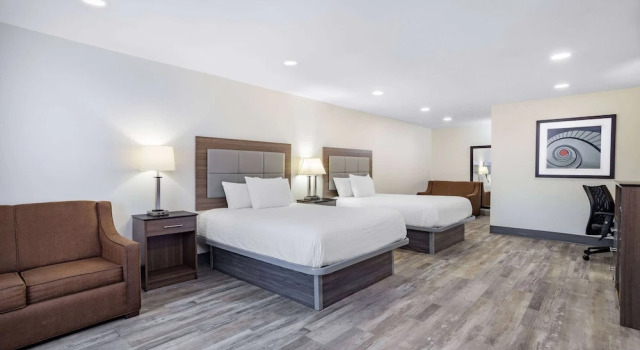Люкс Deluxe Ramada by Wyndham Hendersonville
