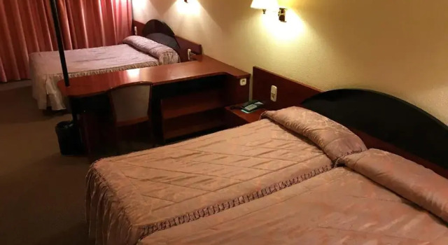 Четырёхместный номер Economy Hotel Roc Del Castell
