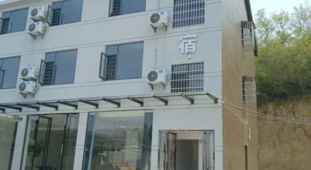 Spring Dawn Inn, Rezerwuj Hotel Hotele w Jingmen z parkingiem, Parking