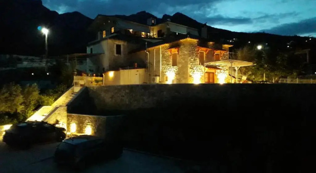 Коттедж с 2 комнатами Theodora's Guest House