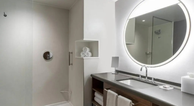 Четырёхместный номер Standard с видом на город Courtyard by Marriott Kitchener