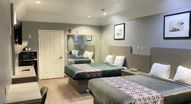 Четырёхместный люкс Island Suites Hobby Airport