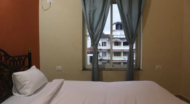 OYO 9645 1 BHK Near Curlies Anjuna, Забронировать Отель Отели Анжуна 3 звезды, рядом с Пляж Анджуна, 3*