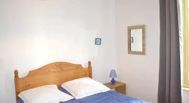 Villa With 5 Bedrooms in Laurac, With Wonderful Mountain View, Pool Ac, Đặt Biệt thự Nhà tranh ở Laurac, Nhà tranh