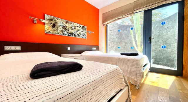 Villa Sleeps 6 With Pool Private & Sauna