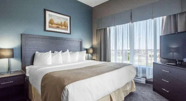 Четырёхместный люкс Quality Inn & Suites