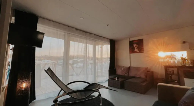 Cozy Floating house with sauna, Book Hotel Aigrumae Harjumaa