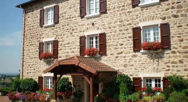 La ferme fleurie, Book Hotel Thizy-les-Bourgs 