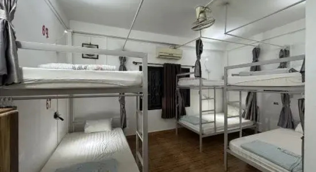 Кровать в общем номере Santara Hostel