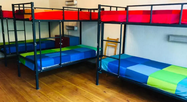 Кровать в общем номере Bude Hostel