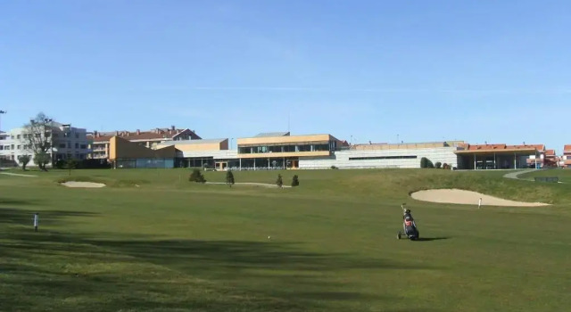 Апартаменты Apartamento Golf Rioja Alta