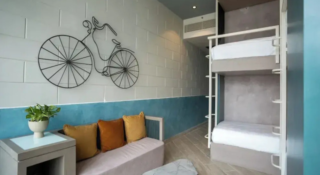 Кровать в общем номере SeSaya Poshtel & Bistro - Colombo's Newest and Finest Poshtel Dorms and Rooms