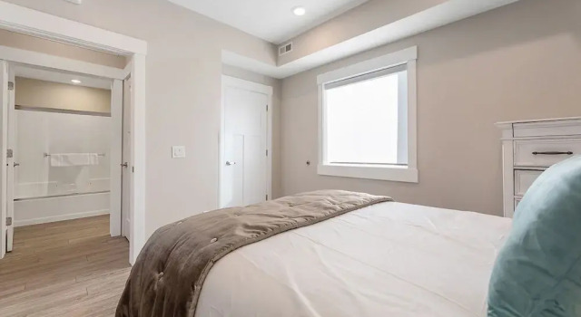 Номер Standard 539 Bay St. Lake View Condo Unit 304E