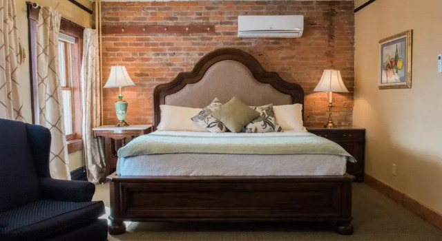 Номер Standard Weatherford Hotel