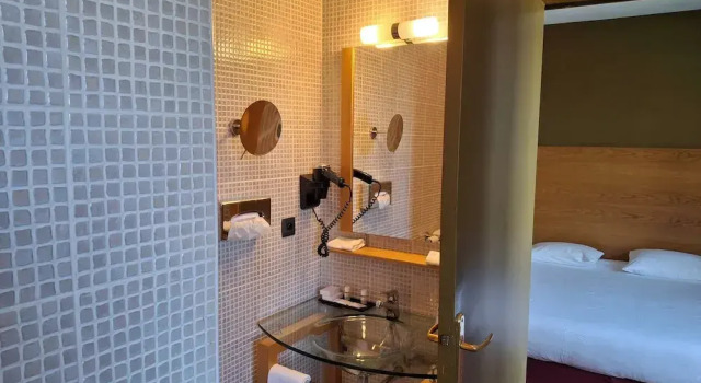 Номер Comfort Hôtel Tour Maje