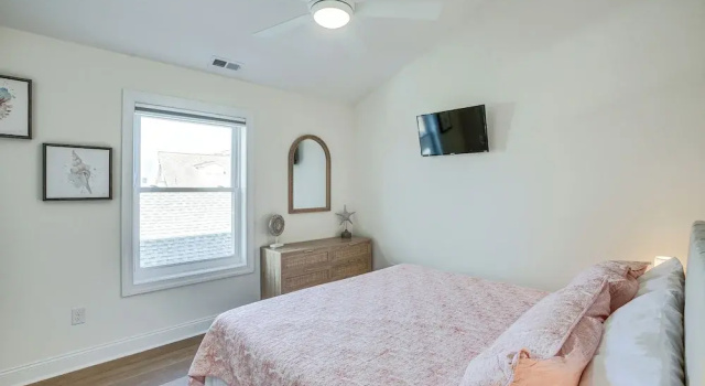 Апартаменты с 4 комнатами с балконом Spacious Wildwood Condo: Walk to Beach!