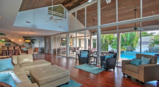 Walk to Beach! Poolside Oasis in Pompano