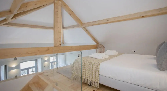 Liiiving - Santa Catarina Mezzanine Apartment, Забронировать Апартаменты/квартира Порту Регион Порту, рядом с Театр Coliseu do Porto