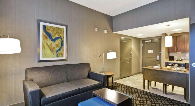 Четырёхместный люкс Homewood Suites By Hilton Warren Detroit