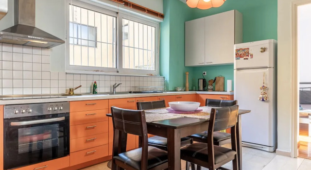 Коттедж с 2 комнатами Erika's Oasis - Stylish Living in the Heart of History
