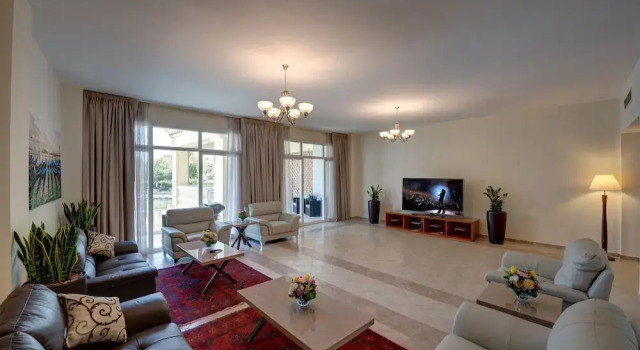 J5 Holiday Homes 3BR Apartment, Забронировать Апартаменты/квартира Дубай Эмират Дубай, рядом с Dubai Kartdrome
