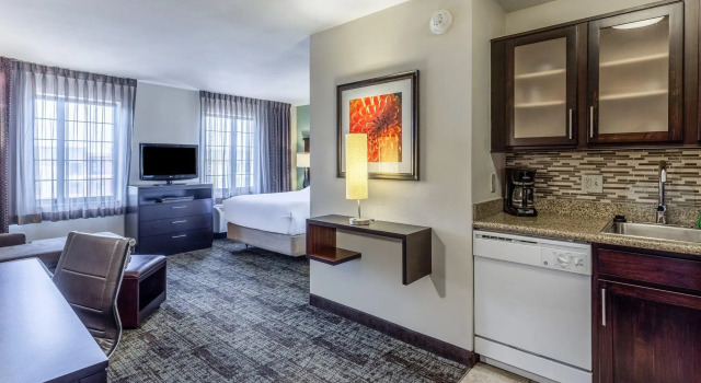 Двухместный люкс Staybridge Suites Davenport by IHG