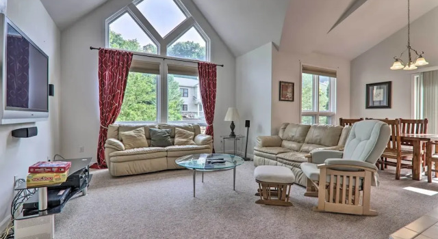 Lake Harmony Villa: Walk to Big Boulder Mountain!, Book Hotel Lake Harmony Carbon County