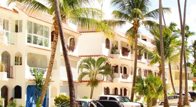 Los Corales Beach Apartments