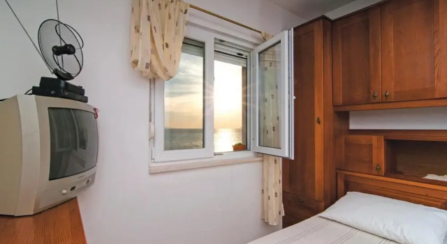 Amazing Home in Podstrana With Wifi and 2 Bedrooms, Забронировать Отель Отели Подстраны 3 звезды, рядом с Частный Пляж «Апартмани Лена», 3*