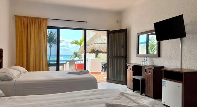 Четырёхместный номер Standard с видом на океан Pelicano Inn Playa del Carmen - Beachfront Hotel