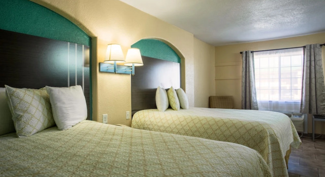 Четырёхместный номер Standard Pinn Road Inn and Suites Lackland AFB and Seaworld