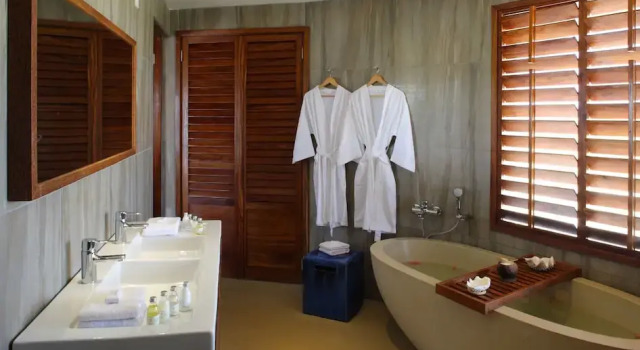 Семейная вилла с балконом и рядом с пляжем Coral Lodge Mozambique