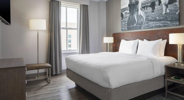 Двухместный люкс c 1 комнатой Courtyard Fort Worth Downtown/Blackstone