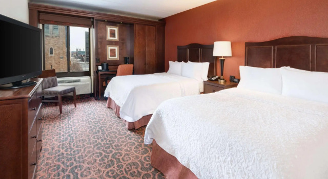 Четырёхместный люкс Hampton Inn Cleveland-Downtown