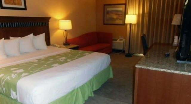 Двухместный номер Standard Quality Inn & Suites Fort Collins East