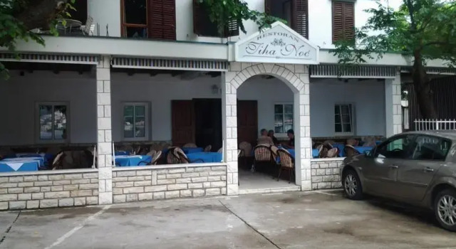 Apartmani Tiha Noc, Book Lejlighed Hoteller i Kotor Riviera med parkering, Parkering