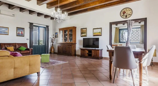 Charming Sea View Villa close to beach